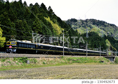 2007年　湖西線を走るEF8144寝台特急トワイライトエクスプレス 130492673