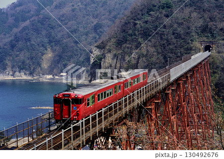 2007年　山陰本線を走るキハ47系普通列車2両 130492676