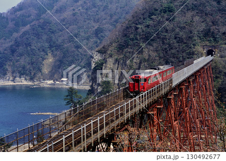 2007年 山陰本線を走るキハ47系普通列車2両 2007年 山陰本線を走るキハ47系普通列車2両 130492677