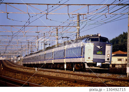 2007年　東海道線を走る583系寝台急行きたぐに（回送）　 130492715