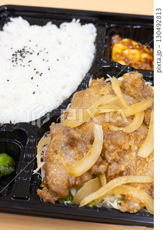 美味しい豚肉生姜焼き弁当 美味しい豚肉生姜焼き弁当 130492813