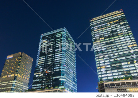 大阪梅田のグランフロント大阪の夜景 (大阪府大阪市北区) 大阪梅田のグランフロント大阪の夜景 (大阪府大阪市北区) 130494088
