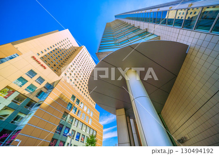 日本の横浜都市景観新風景。桜木町駅 南改札(東口)側。富士ソフトやワシントンHなど望む=9月6日 日本の横浜都市景観新風景。桜木町駅 南改札(東口)側。富士ソフトやワシントンHなど望む=9月6日 130494192