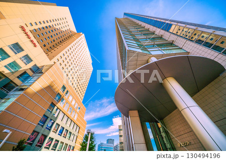 日本の横浜都市景観新風景。桜木町駅　南改札（東口）側。富士ソフトやワシントンHなど望む＝9月6日 130494196