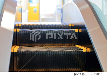 エスカレーター　イメージ 130498450
