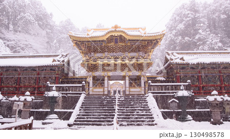 日光市 日光東照宮 陽明門の雪景色 日光市 日光東照宮 陽明門の雪景色 130498578