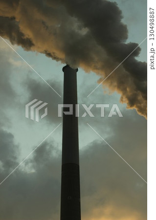 『周南コンビナート　朝日とエントツの煙! 』山口県観光　 SDGs  地球環境  130498887