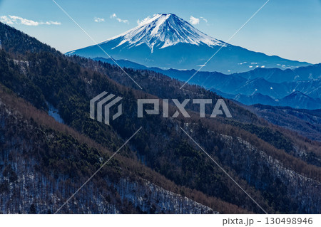 大菩薩連嶺・石丸峠への登りから見る富士山 130498946