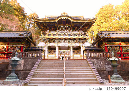 日光市　日光東照宮　夕暮れの陽明門 130499007