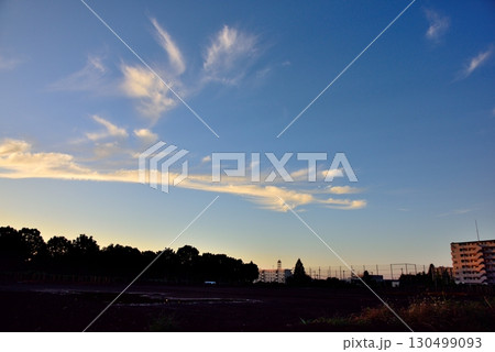 秋晴れの澄みきった空模様 秋晴れの澄みきった空模様 130499093