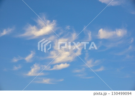 秋晴れの澄みきった空模様 秋晴れの澄みきった空模様 130499094