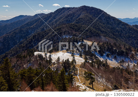 大菩薩連嶺・天狗棚山から見る狼平と小金沢山 130500022