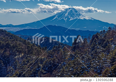大菩薩連嶺・小金沢山から見る富士山 130500288