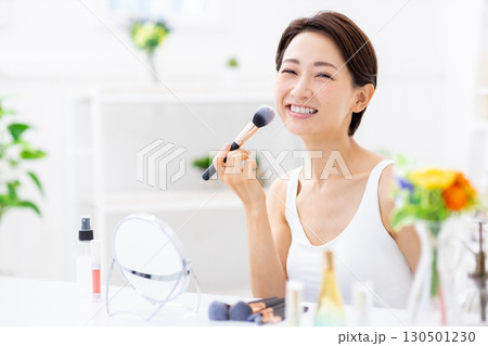 アンチエイジング　ミドル　女性 130501230