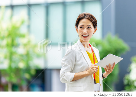 外 ビジネス 女性 外 ビジネス 女性 130501263