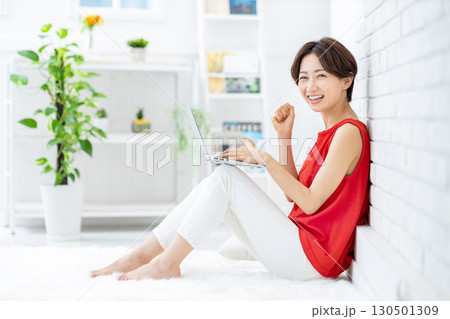 女性　ライフスタイル　30代 130501309
