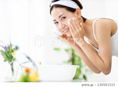 洗顔　女性　スキンケア 130501315