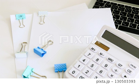 ビジネスイメージ デスクワーク 書類の作成 16:9 ビジネスイメージ デスクワーク 書類の作成 16:9 130503393