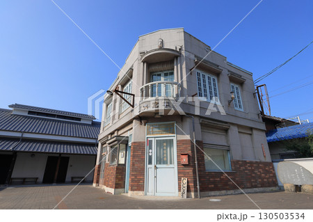 映画「世界の中心で、愛をさけぶ」のロケセット「雨平写真館」 130503534