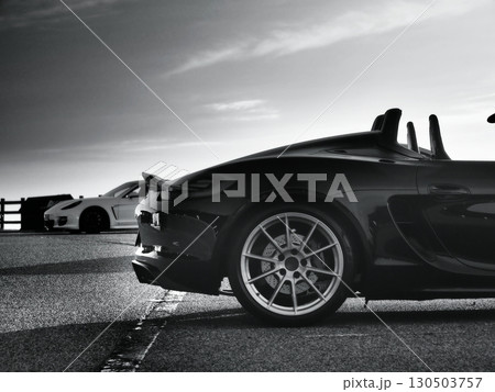黒いスポーツカー 130503757