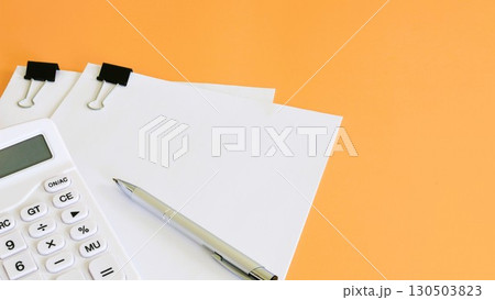 ビジネスイメージ デスクワーク 書類の作成 コピースペース 16:9 ビジネスイメージ デスクワーク 書類の作成 コピースペース 16:9 130503823
