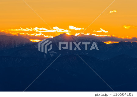 大菩薩連嶺・白谷ノ丸から見る南アルプス・荒川岳への日没 130504105