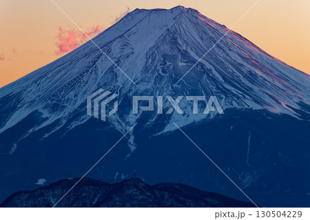 大菩薩連嶺・白谷ノ丸から見る残照の富士山 130504229
