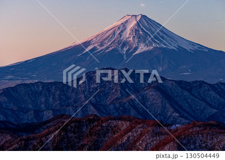 大菩薩連嶺・白谷ノ丸から見る夜明けの富士山 130504449