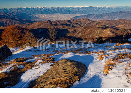 大菩薩連嶺・白谷ノ丸から見る朝の南アルプスの山並み 130505254