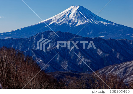 冬の大菩薩連嶺・大蔵高丸から見る富士山 130505490