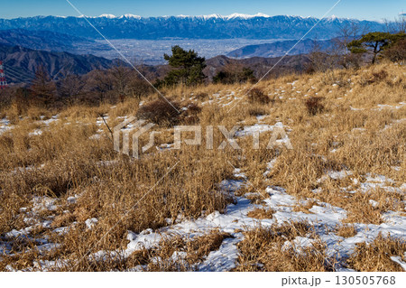 大菩薩連嶺・大蔵高丸から見る南アルプスの山並み 大菩薩連嶺・大蔵高丸から見る南アルプスの山並み 130505768