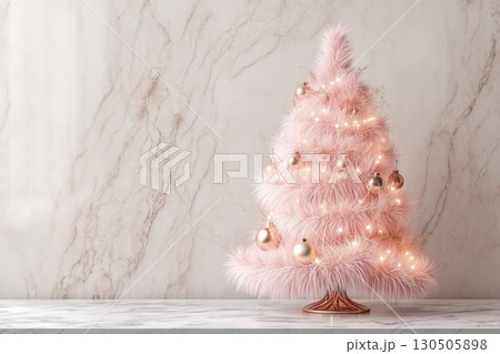 ピンクのクリスマスツリーとシンプルな背景｜フェミニンで華やかな冬のデザイン 130505898