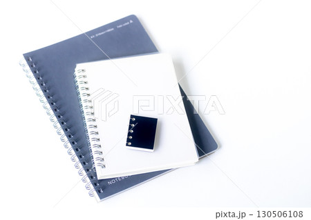 書きやすさのスパイラルノートまたはリングノート 130506108