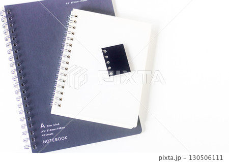 書きやすさのスパイラルノートまたはリングノート 130506111