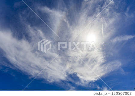 秋の空と白い雲 130507002