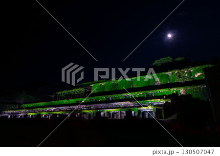 新潟県佐渡市相川北沢町　佐渡金山の選鉱所の遺構である北沢浮遊選鉱場のライトアップ夜景 130507047