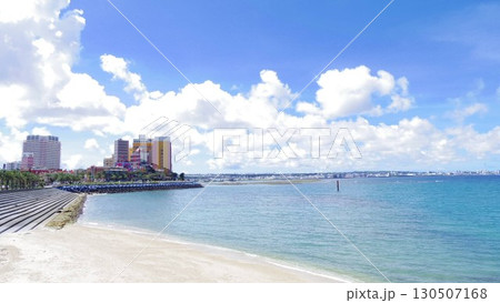 沖縄県北谷町美浜 デポアイランドと青い空 沖縄県北谷町美浜 デポアイランドと青い空 130507168