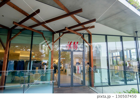【H&M エイチアンドエム】のショップ外観 (東京都渋谷区神宮前 ウィズ原宿店) 【H&M エイチアンドエム】のショップ外観 (東京都渋谷区神宮前 ウィズ原宿店) 130507450