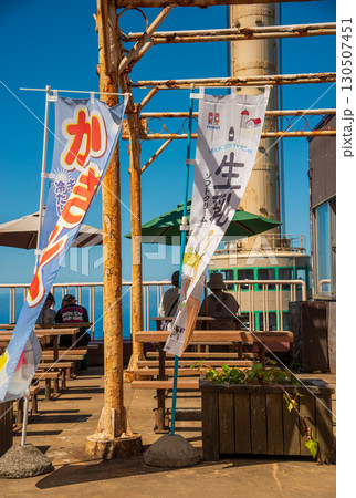 弥彦山山頂で一休み 130507451