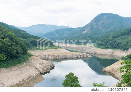 渇水の鳴子ダム 130507845