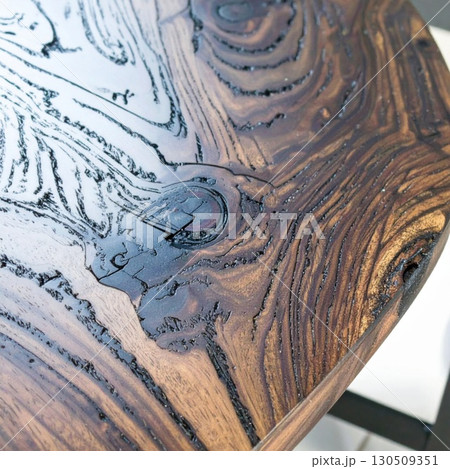 Dark Brown Wooden Table Top with Circular Wood Grain Pattern 130509351