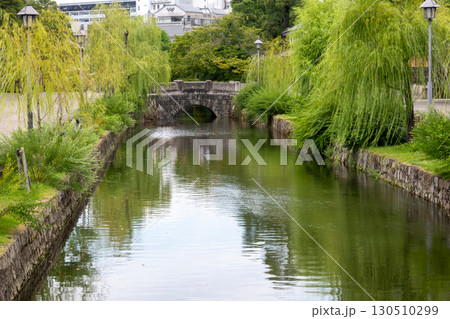 日本の岡山県倉敷市のとても美しい日曜日の風景 日本の岡山県倉敷市のとても美しい日曜日の風景 130510299