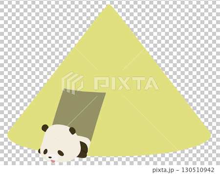テントで寝転ぶ笑顔のパンダ 130510942