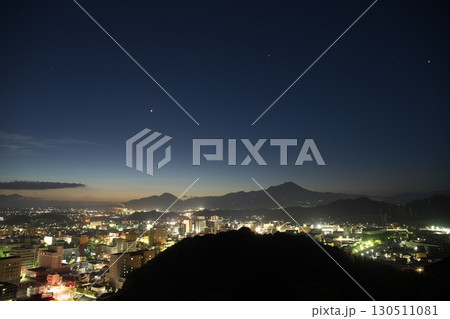 鳥取県米子市の夏の米子城跡からの伯耆大山と日の出 130511081