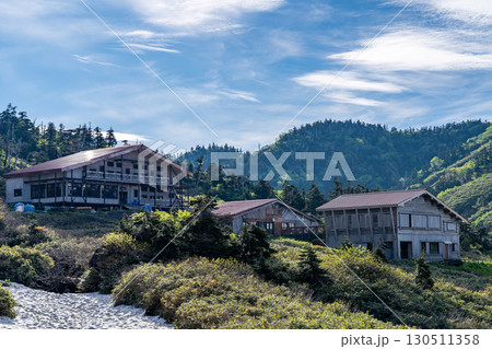 南竜ヶ馬場の南竜山荘　初夏の白山御前峰登山（トンビ岩コース） 130511358