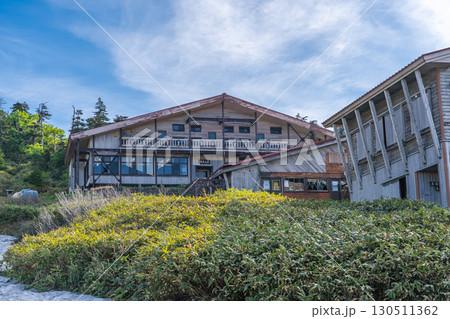 南竜ヶ馬場の南竜山荘 初夏の白山御前峰登山(トンビ岩コース) 南竜ヶ馬場の南竜山荘 初夏の白山御前峰登山(トンビ岩コース) 130511362