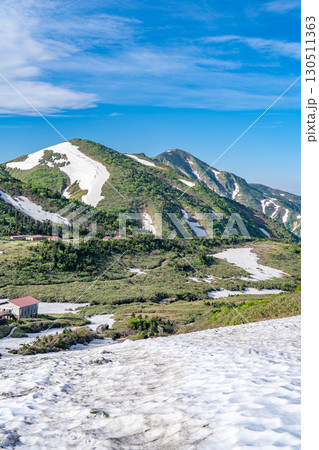 トンビ岩コースの雪渓から見る別山と大屛風 初夏の白山御前峰登山 トンビ岩コースの雪渓から見る別山と大屛風 初夏の白山御前峰登山 130511363