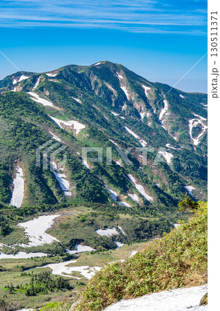 トンビ岩コースの雪渓から見る別山と大屛風 初夏の白山御前峰登山 トンビ岩コースの雪渓から見る別山と大屛風 初夏の白山御前峰登山 130511371