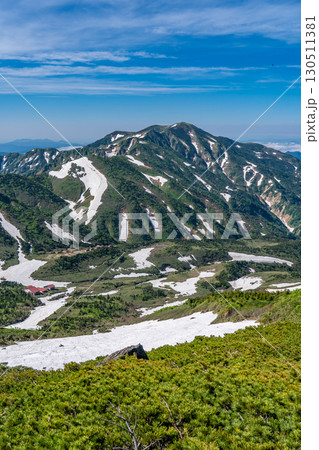 トンビ岩から見る別山と大屛風と南竜ヶ馬場　初夏の白山御前峰登山（トンビ岩コース） 130511381