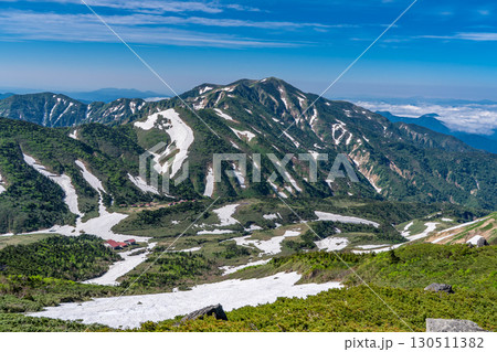 トンビ岩から見る別山と大屛風と南竜ヶ馬場　初夏の白山御前峰登山（トンビ岩コース） 130511382